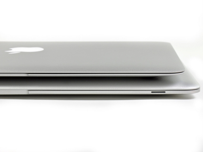 新旧两代苹果 Macbook Air笔记本电脑厚度对比