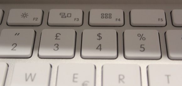 为 Mac OS X Lion 系统优化的新的苹果电脑键盘 F3 F4 键帽特写
