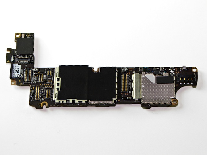 苹果 iPhone 4S 的主板