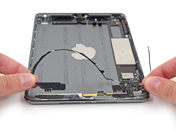 苹果 iPad mini 2 拆机组图