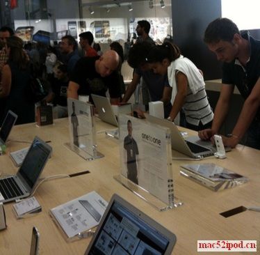 苹果设在意大利米兰的Apple Store专卖店：Carosello简介和开业组图