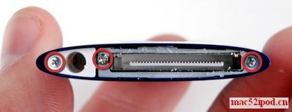 09新款苹果iPod Nano拆解及零件组图：露出底部螺丝