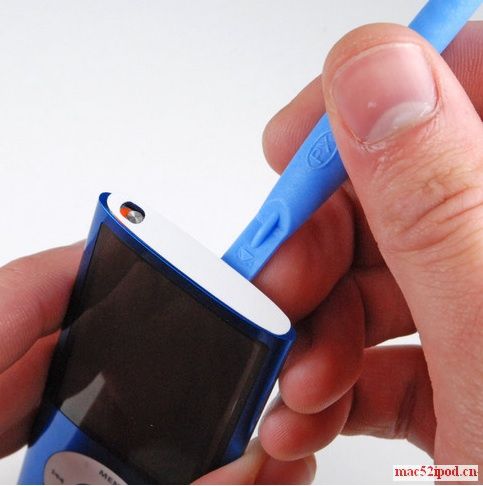 09新款苹果iPod Nano拆解及零件组图：撬开外壳