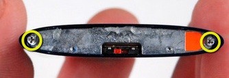 09新款苹果iPod Nano拆解及零件组图：另一端的2颗螺丝