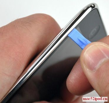 第3代苹果iPod touch拆解：撬开保护壳