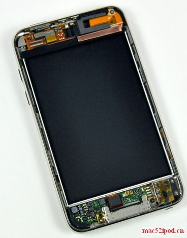 拆解下保护外壳后的打开第3代苹果iPod touch