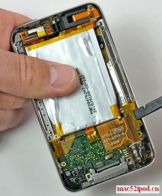 撬下第三代iPod touch的主板