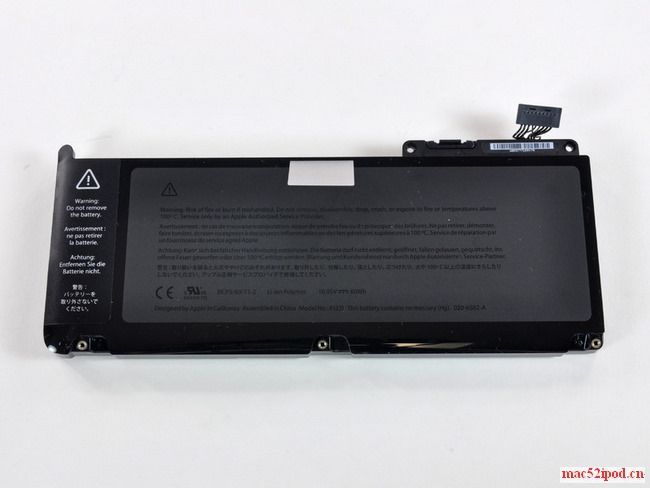 09款新一代苹果Macbook笔记本电脑的内置电池特写照片