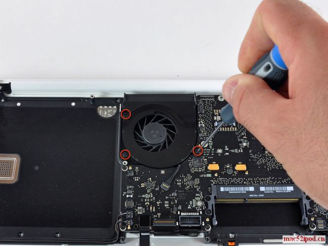 新一代苹果Macbook的散热风扇拆机图