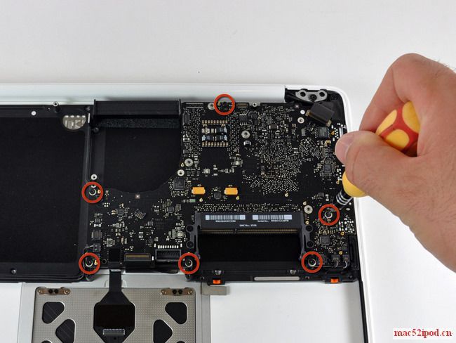 拆解苹果新款Macbook笔记本电脑的六颗主板