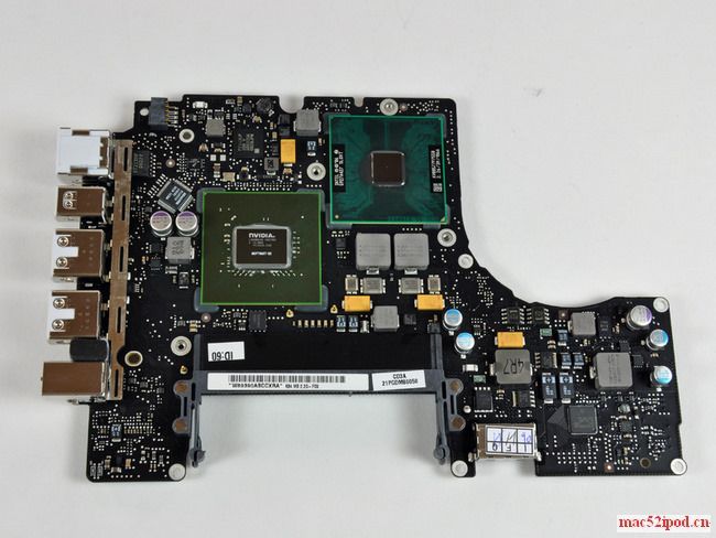 去掉热管和散热片以后的苹果Macbook笔记本电脑的主板照片