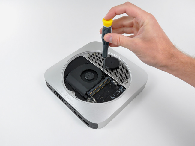 新一代苹果Mac Mini散热风扇的固定螺丝