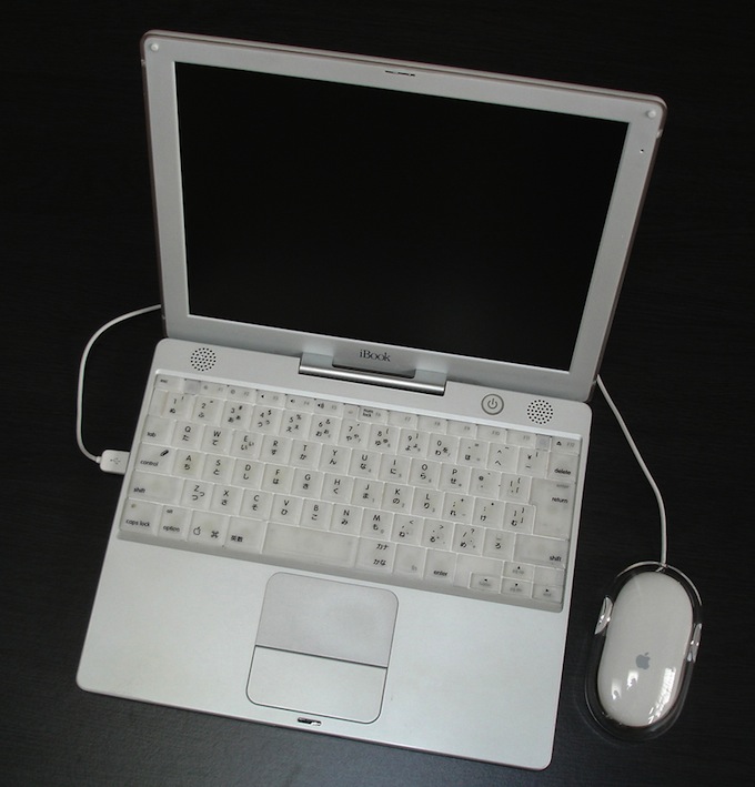 第二代苹果iBook笔记本电脑