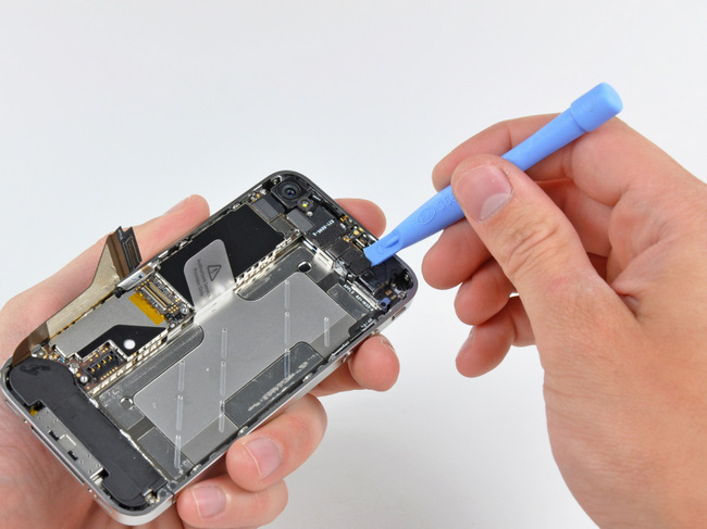 苹果 iPhone 4 手机主板上的各个接口