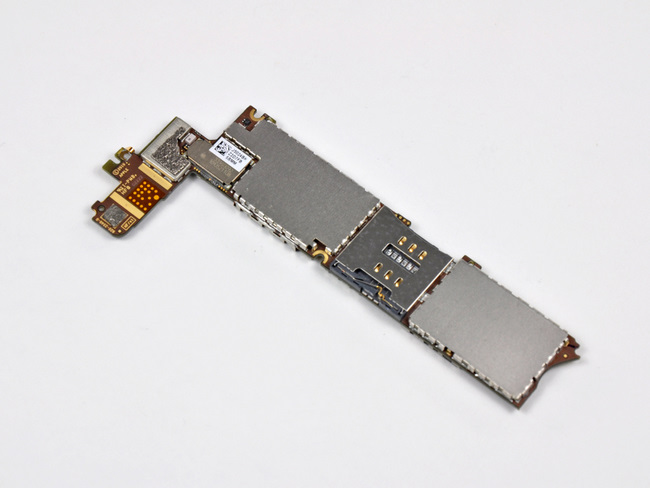 苹果 iPhone 4 手机主板背面