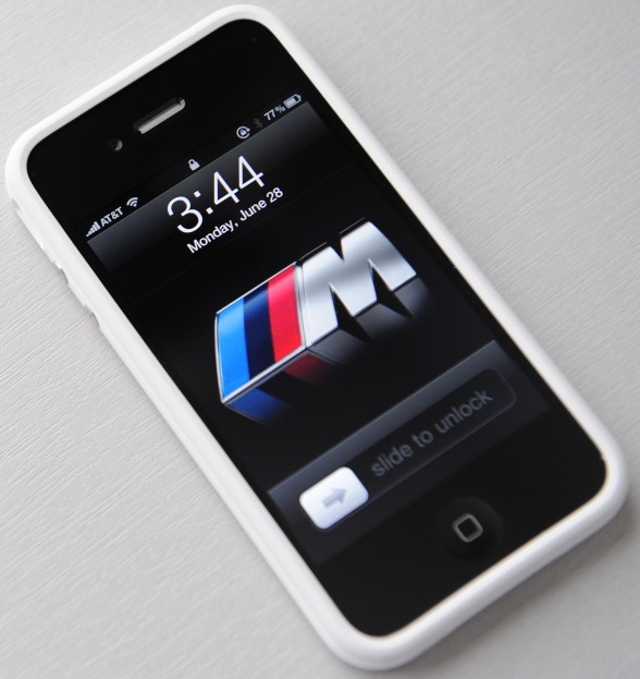 苹果 iPhone 4 手机官方保护套“bumper”实机效果图