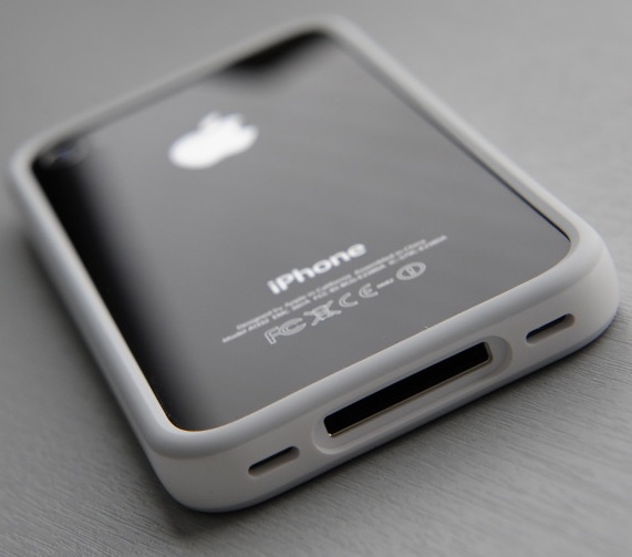 苹果 iPhone 4 手机官方保护套“bumper”实机效果图