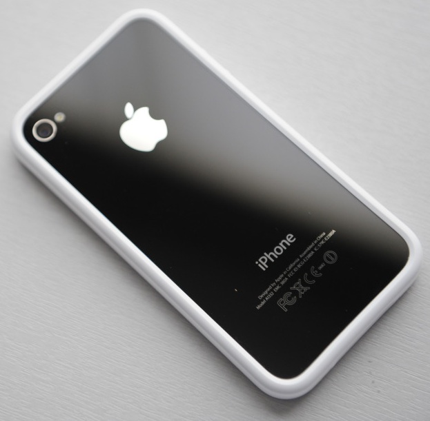 苹果 iPhone 4 手机官方保护套“bumper”实机效果图