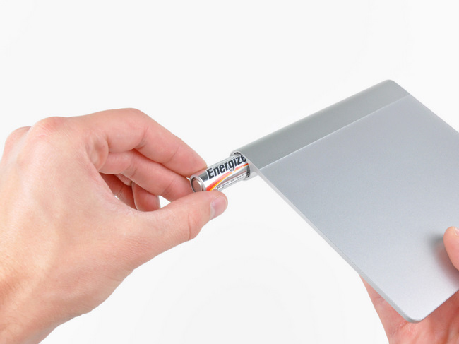 苹果 Magic Trackpad 无线多点触控板的电池
