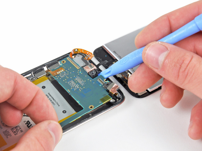 苹果 iPod touch 4 主板和电池