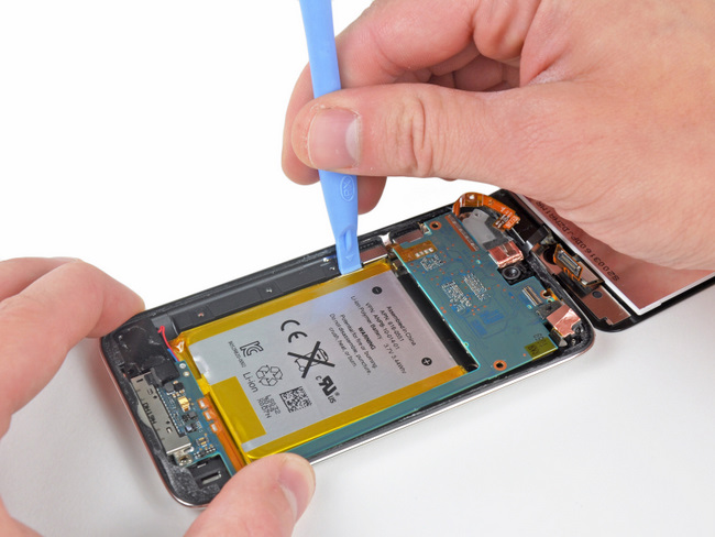 苹果 iPod touch 4 主板和电池