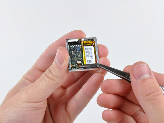 第四代苹果 iPod shuffle 主板与前面板按键之间的排线