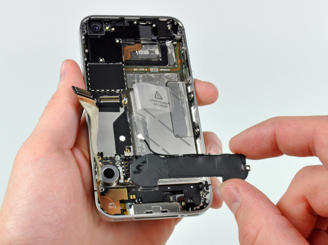 CDMA 版苹果 iPhone 4 手机的天线与扬声器模块