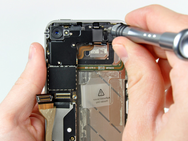 CDMA 版苹果 iPhone 4 手机的顶部屏蔽罩