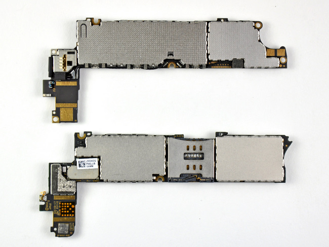 CDMA、GSM 版苹果 iPhone 4 手机主板对比