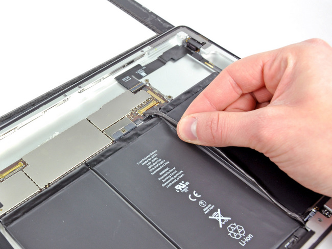 断开苹果 iPad 2 数据线
