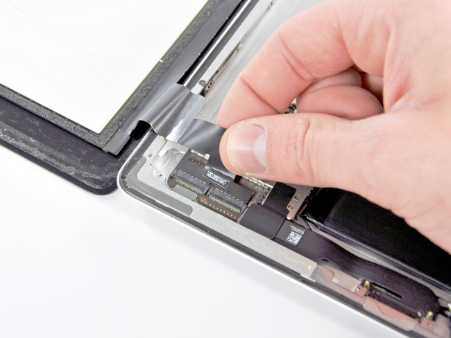 断开苹果 iPad 2 触摸屏数据线