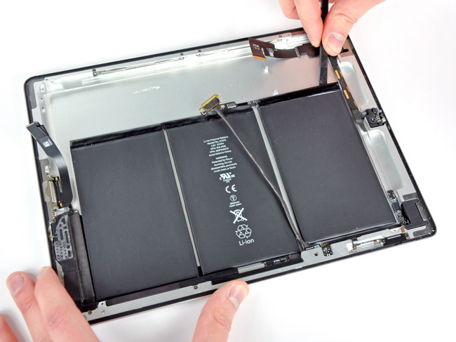 撬下苹果 iPad 2 的电池