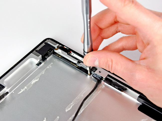 拆解苹果 iPad 2 的音量控制按键