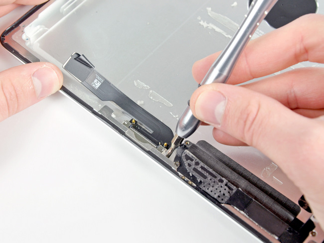 拆解苹果 iPad 2 的 Dock 接口模块