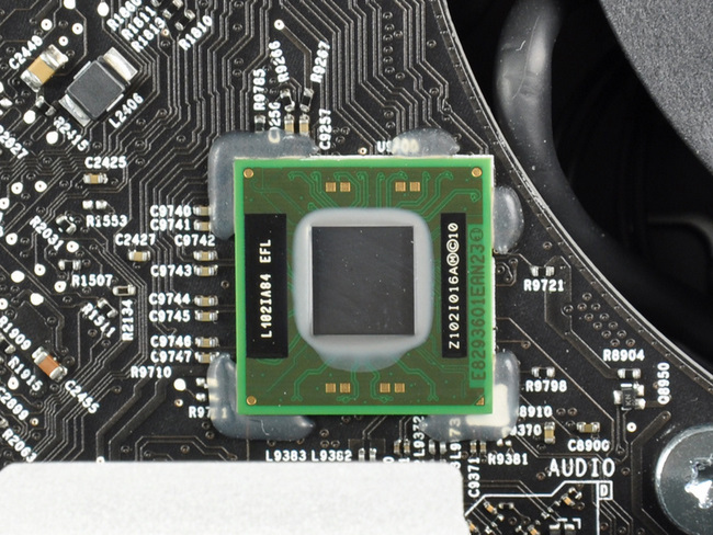2011年新款苹果 iMac 主板上的 Intel L102IA84 EFL 芯片