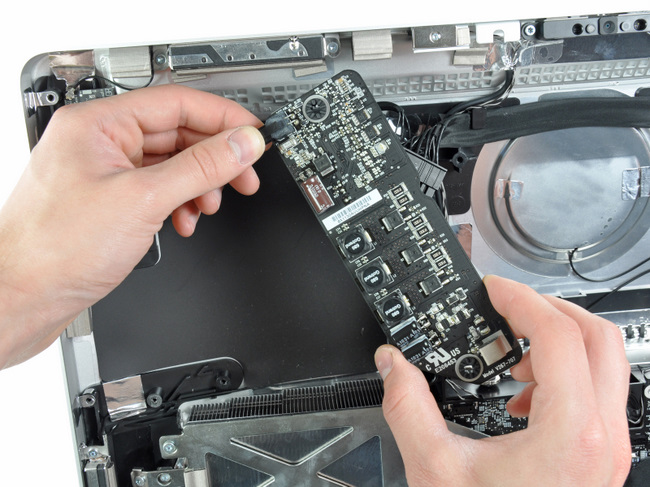 2011年新款苹果 iMac 的屏幕 LED 背光控制板