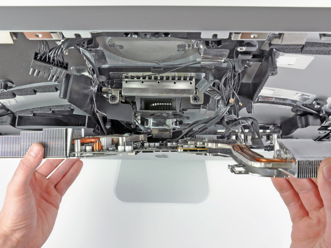 2011年新款苹果 iMac 的主板