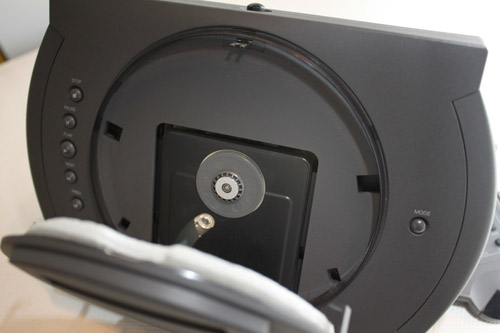 苹果 PowerCD 播放器的光盘仓特写