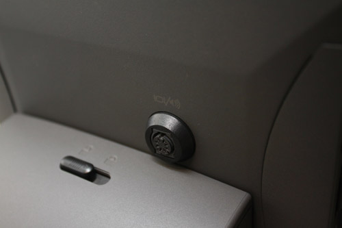 苹果 PowerCD 播放器的电视输出接口特写