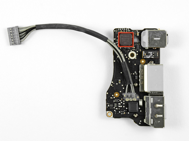 2011年款苹果 MacBook Air 超薄笔记本电脑的 I/O 接口模块
