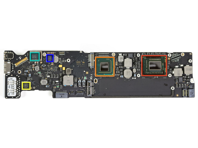 2011年款苹果 MacBook Air 超薄笔记本电脑的主板正面芯片