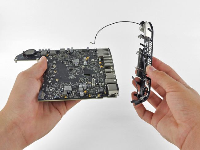 2011年新款苹果 Mac mini 的背部接口模块