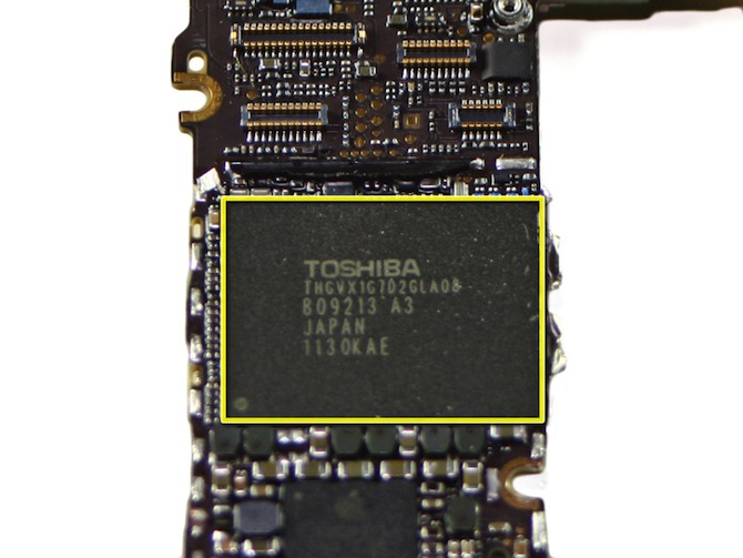 苹果 iPhone 4S 的 Flash 存储芯片