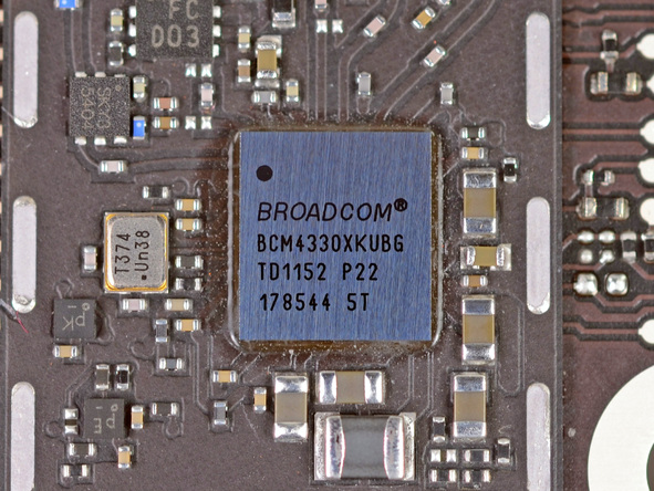 苹果第三代 Apple TV 的 Broadcomm（博通）BCM4330 无线芯片特写