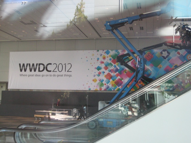 苹果 WWDC 2012 大会条幅和口号