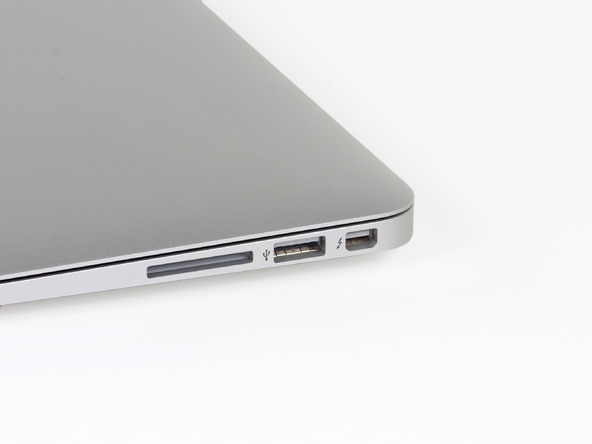 2012 款苹果 MacBook Air 笔记本电脑机身右侧接口