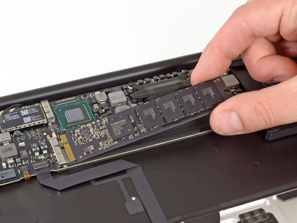 2012 款苹果 MacBook Air 笔记本电脑的 SSD 硬盘
