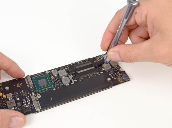 2012 款苹果 MacBook Air 笔记本电脑的热管散热器