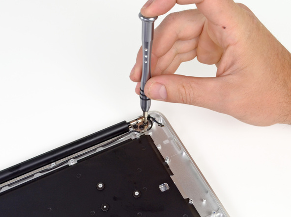 2012 款苹果 MacBook Air 笔记本电脑的的液晶屏固定螺丝