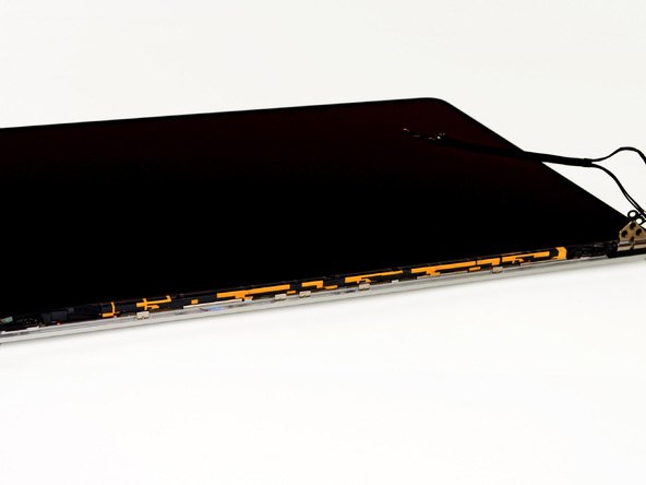 2012 款 Retina 屏苹果 MacBook Pro 笔记本电脑的屏幕拆机组图